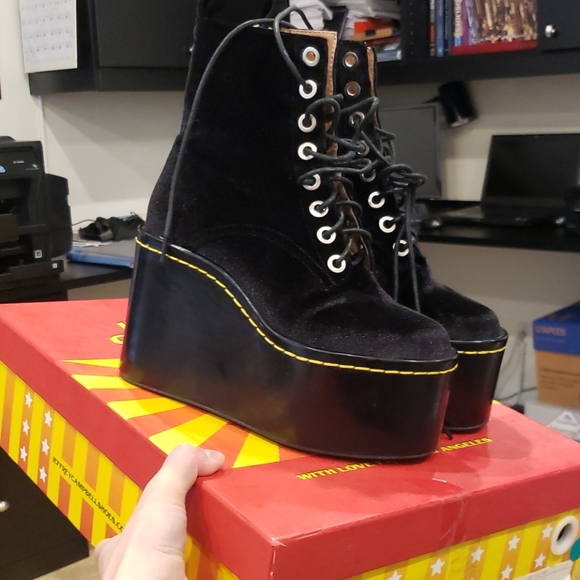 Jeffrey Campbell Shoes - 🖤RARE🖤Jeffrey Campbell Commando Velvet Boots